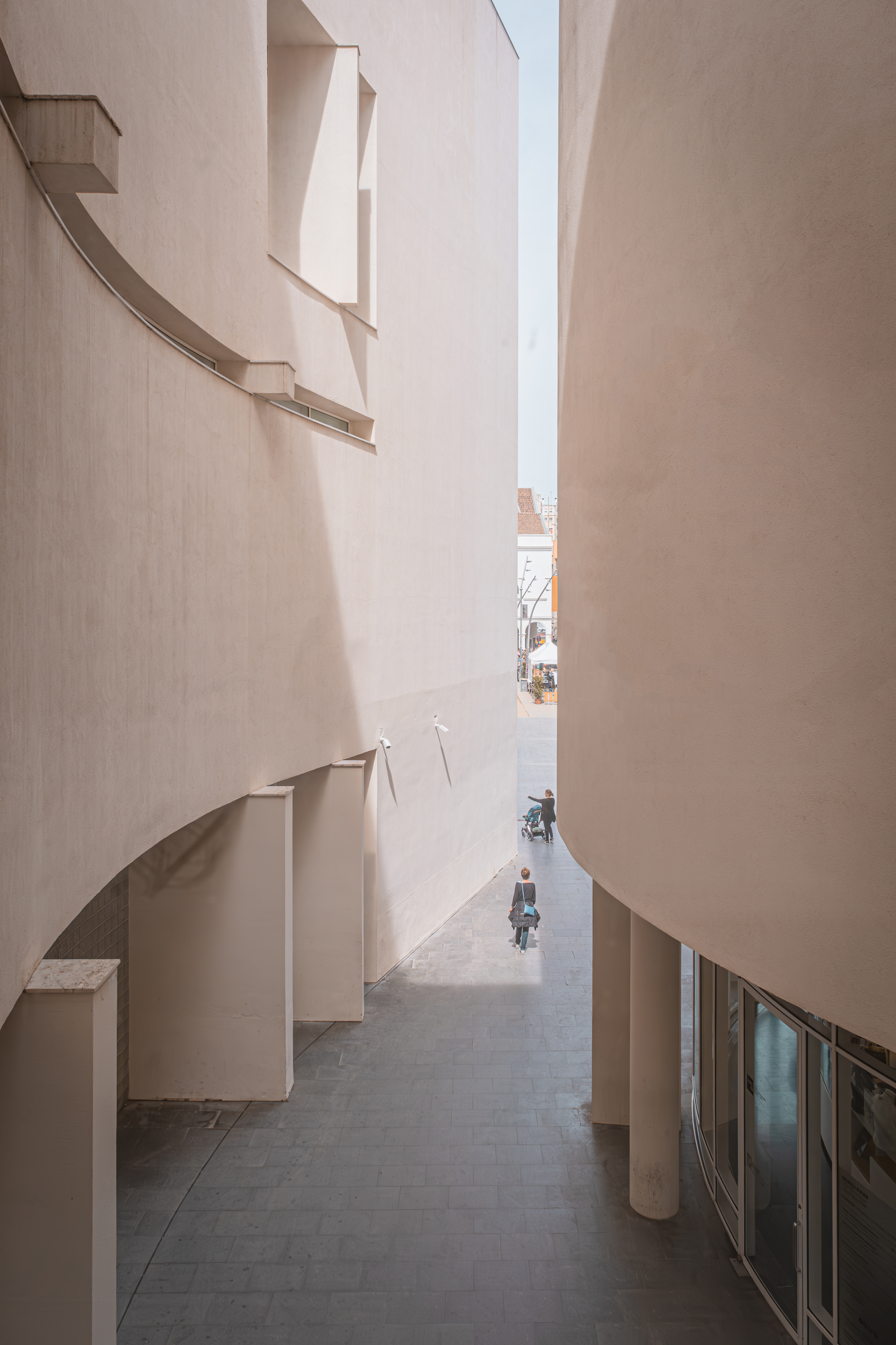 ilie-daniel-cocan impact-expus-muzeul-de-arta-contemporana-din-barcelona