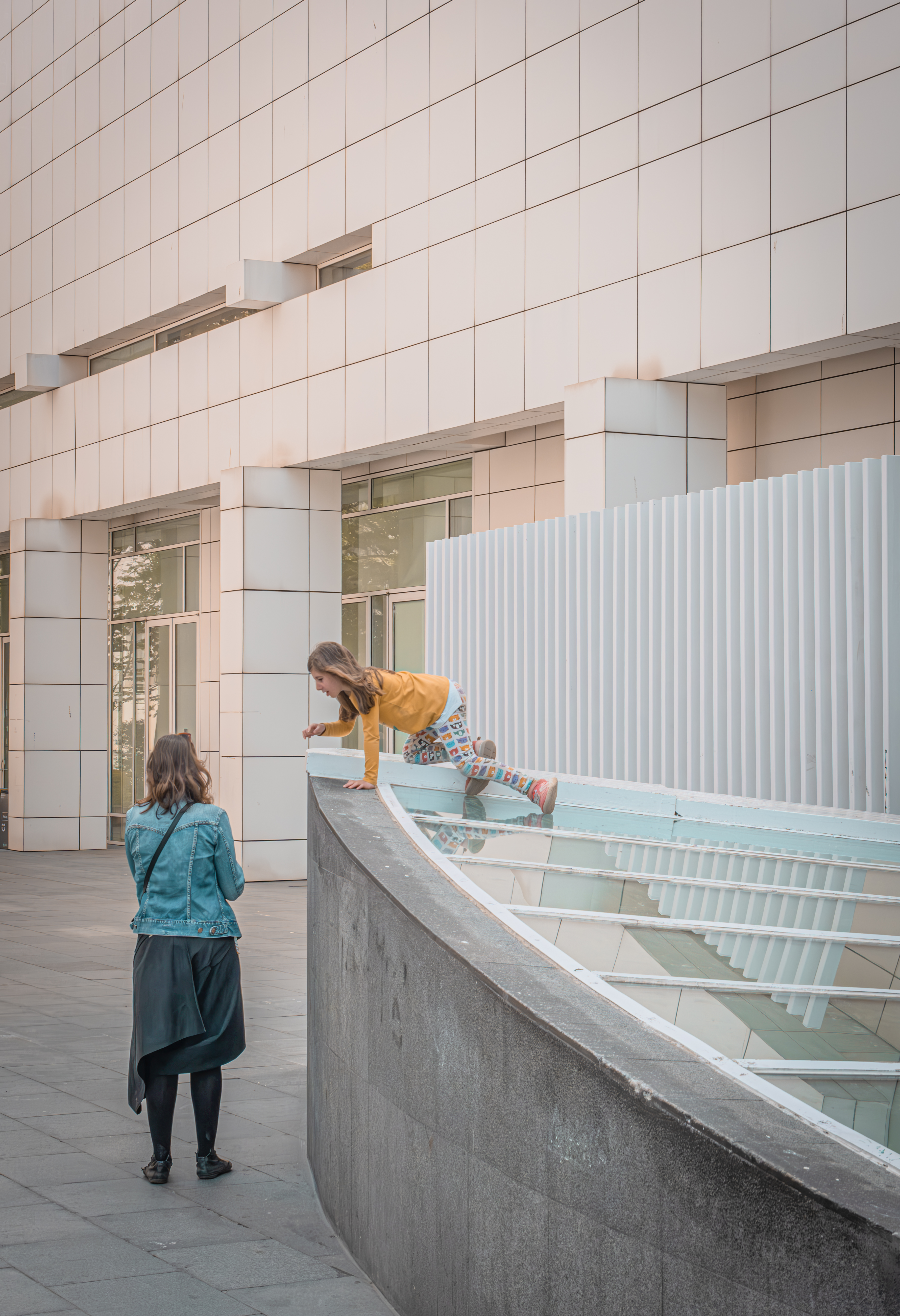 ilie-daniel-cocan impact-expus-muzeul-de-arta-contemporana-din-barcelona