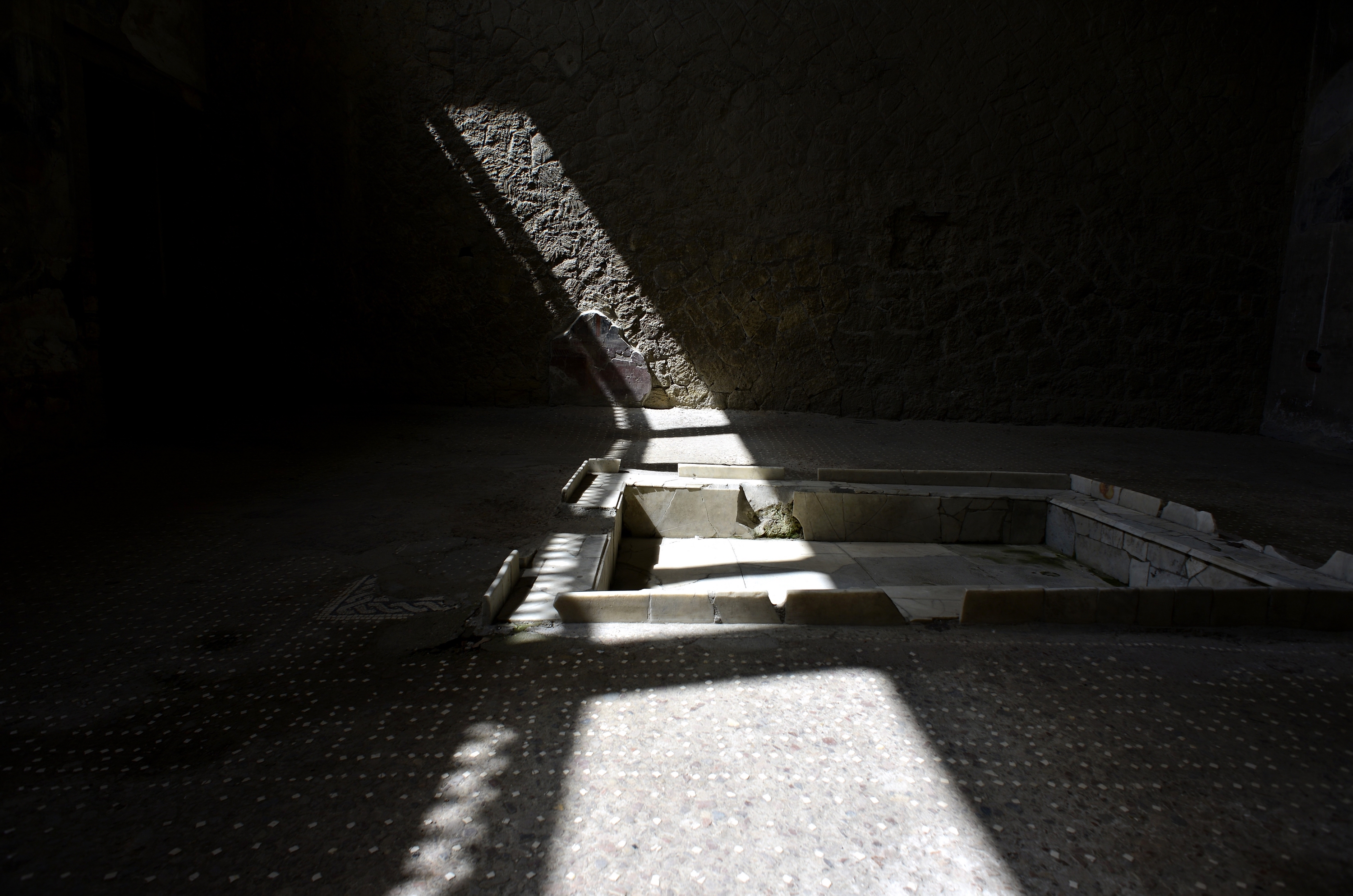 alexandru-crisan architectural-remains 2023 BATRA Bienala Herculanneum Alexandru-Crisan